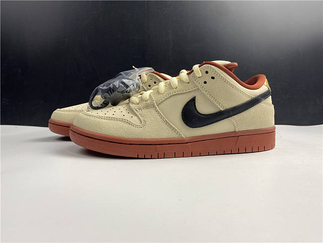 Nike SB Dunk Low Pro Hennessy BQ6817-100 - 1