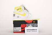 Air Jordan 1 Retro High First Class Flight 555088-170  - 4