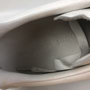 Alexander McQueen Oversized White and Black Velvet Spray - 6