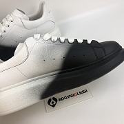 Alexander McQueen Oversized White and Black Velvet Spray - 3