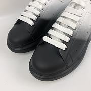 Alexander McQueen Oversized White and Black Velvet Spray - 5