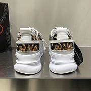 Versace Chain Reaction Trainers White Pattern - 3