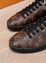Louis Vuitton Low Premium LV Logo - 3