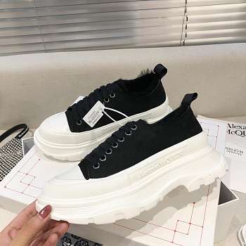 Alexander McQueen Tread Slick Lace Up Boots Low Black White Fur Lining