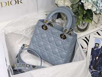 Dior Lady Blue M8013 Size 20 x 16.5 x 8 cm 