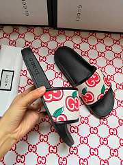 Gucci Black GG Apple Print Slides - 3