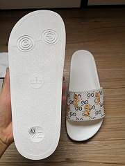 Gucci White Jerry Slide Sandals - 6