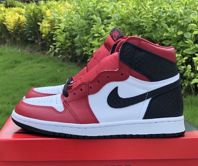 Air Jordan 1 Retro High Satin Snake Chicago CD0461-601 - 1