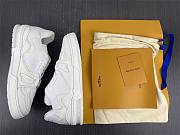 Louis Vuitton Trainer White Signature - 2