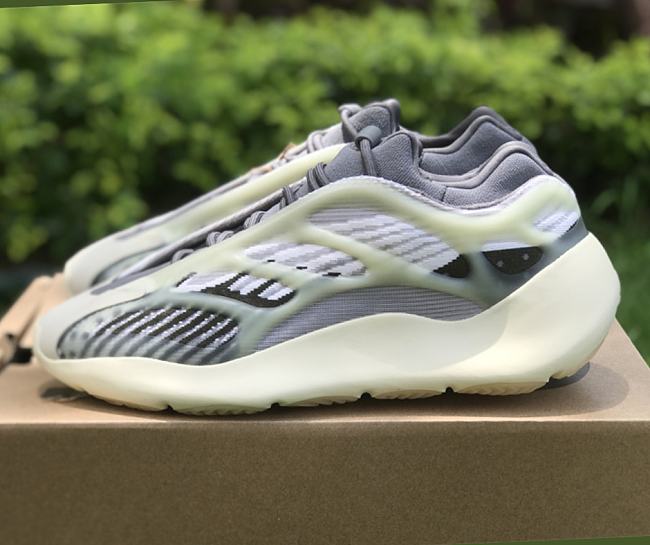 Adidas Yeezy 700 V3 Fade Salt ID1674 - 1