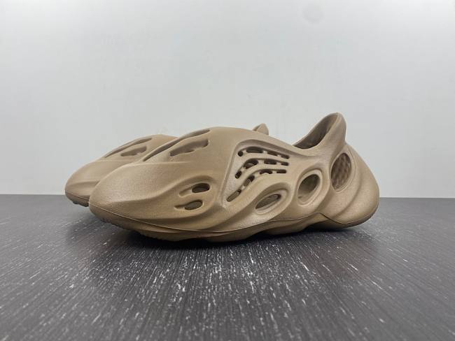 Adidas Yeezy Foam RNR Clay Taupe GV6842 - 1