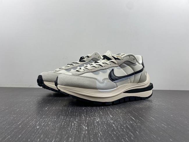 Nike Vaporwaffle Sacai Tour Beige DD1875-101 - 1