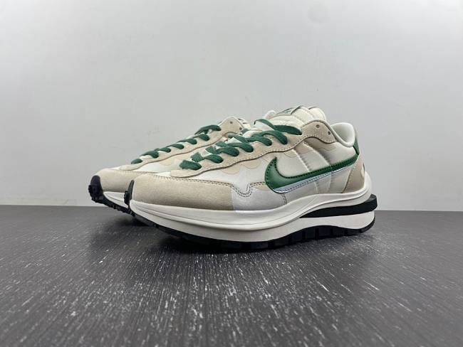 Nike Vaporwaffle Sacai Tour Green DD1875-102 - 1