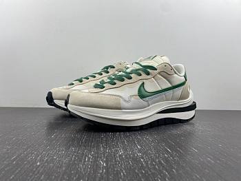 Nike Vaporwaffle Sacai Tour Green DD1875-102