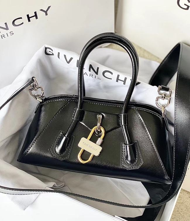 Givenchy Antigona Stretch Bag in Box Leather Black Size 22x8x12cm - 1