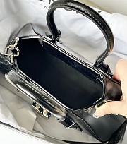 Givenchy Antigona Stretch Bag in Box Leather Black Size 22x8x12cm - 6