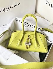 Givenchy Antigona Stretch Bag in Box Leather Chartreuse Size 22x8x12cm - 1