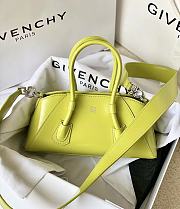 Givenchy Antigona Stretch Bag in Box Leather Chartreuse Size 22x8x12cm - 3