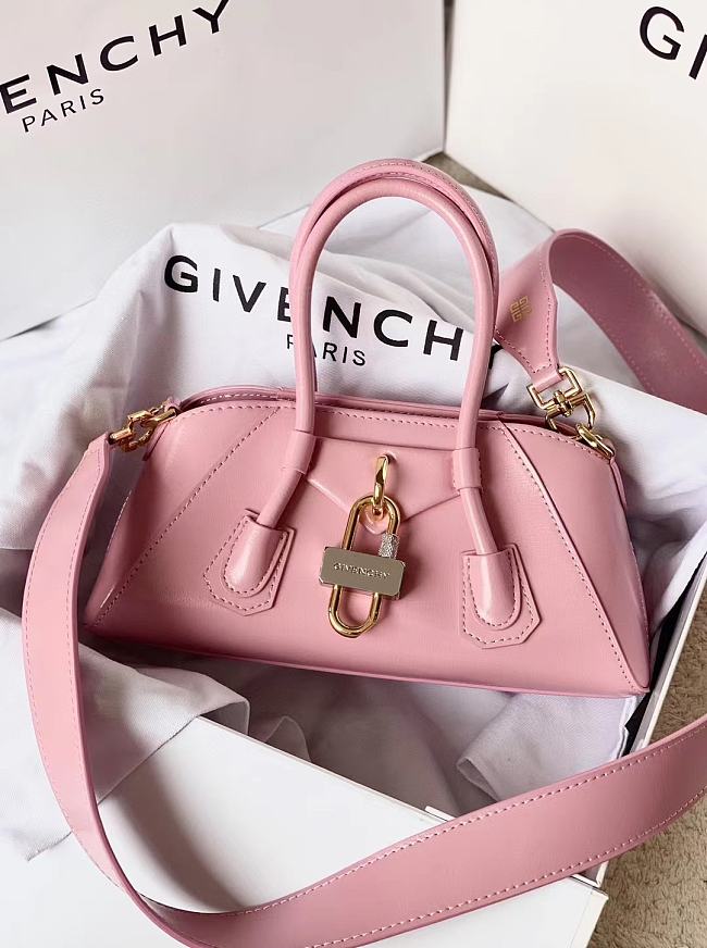 Givenchy Antigona Stretch Bag in Box Leather Pink Size 22x8x12cm - 1