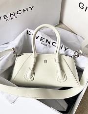 Givenchy Antigona Stretch Bag in Box Leather White Size 22x8x12cm - 4