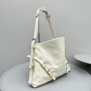 Givenchy Voyou Bag in Leather White Size 40x27x6cm - 4