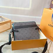 LV Trio Messenger Size 25 x 18.5 x 7 cm - 1