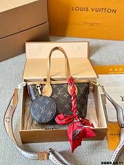 LV Pre-Owned 202 Two-way Bag Size 25CM - 1