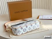 LV Wallet on Chain Ivy Size 23 x 12 x 4 cm - 3