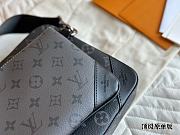 LV Trio Pochette (M69443) Size 25 x 18.5 x 7 cm - 4