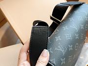 Louis Vuitton District PM Size 26 x 20 x 7 cm - 2