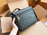 Louis Vuitton District PM Size 26 x 20 x 7 cm - 3