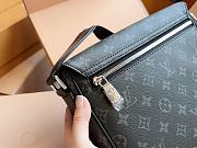 Louis Vuitton District PM Size 26 x 20 x 7 cm - 4