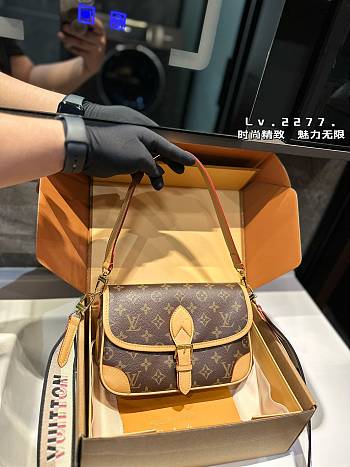 LV Nano Diane Size 19 x 10.5 x 6 cm