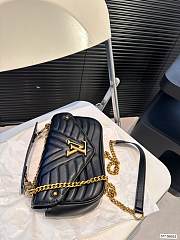 LV New Wave Chain Pochette Size 18 x 11 x 4cm - 5