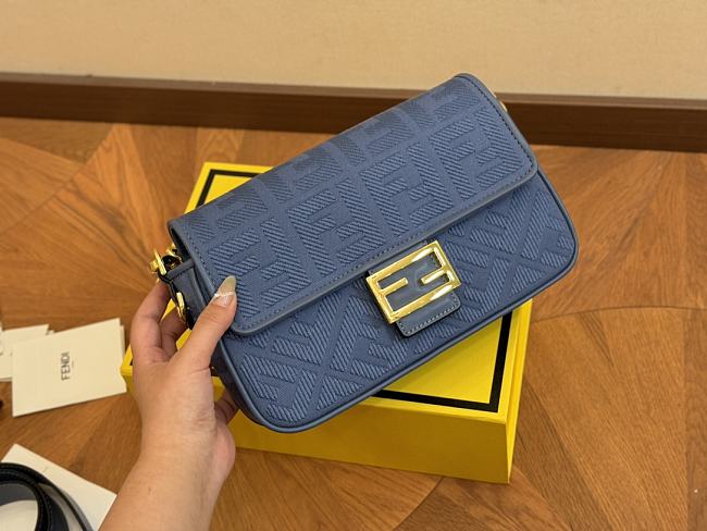 Fendi Super Premium Blue Crossbody Bag 26x13x6CM - 1