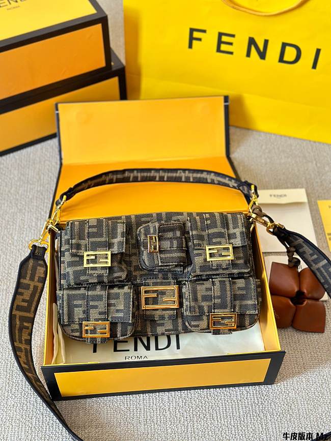 Fendi Multipocket Baguette Brown Jacquard Size 26x10x16CM - 1