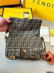 Fendi Multipocket Baguette Brown Jacquard Size 26x10x16CM - 2