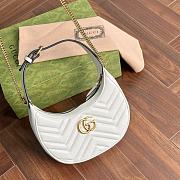 Gucci Marmont Mini Handbag in White Size 21x11x5CM - 4
