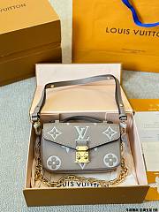 LV Pochette Metis M23081 Size 21×13×6CM - 1