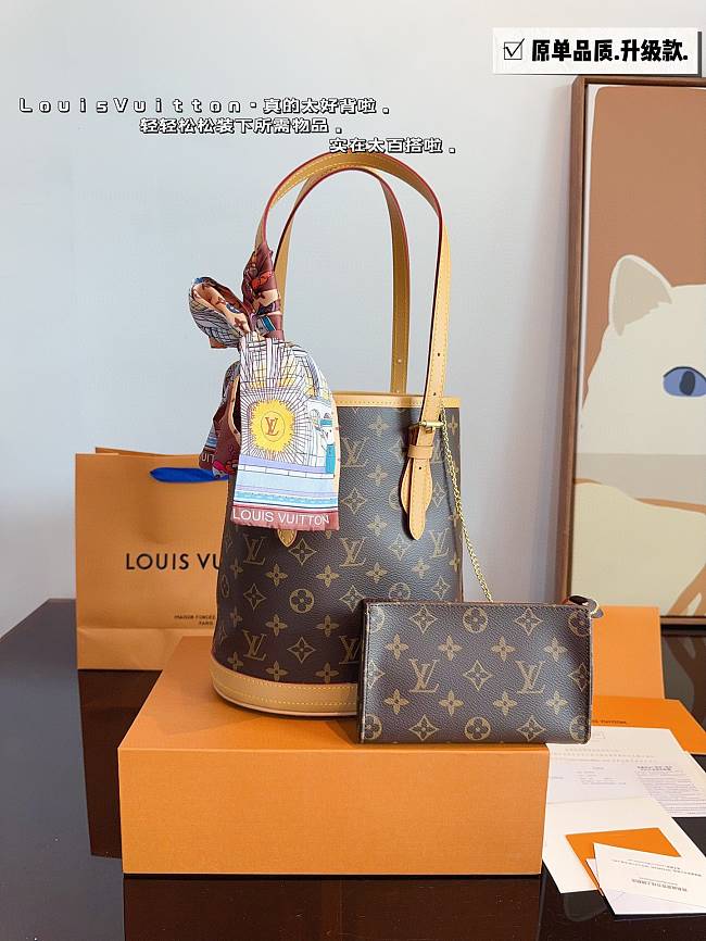 LV Pre-Owned 2001 Bucket PM Shoulder Bag Size 23x16x27cm - 1