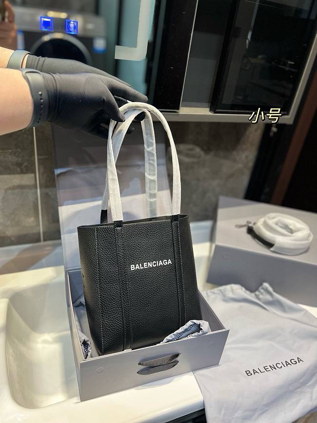 Balenciaga Everyday Tote Black Size 20x22x9CM - 1