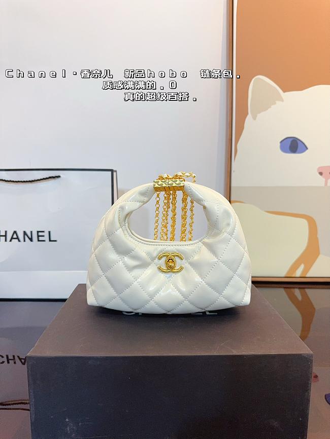 Chanel Classic Oil Waxed White 20x7x10cm - 1