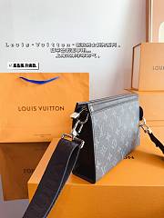LV Gaston Wearable Wallet Grey Size 22 x 14 x 4 cm - 6