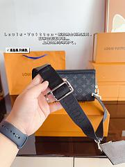 LV Gaston Wearable Wallet Grey Size 22 x 14 x 4 cm - 4