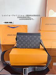 LV Gaston Wearable Wallet Grey Size 22 x 14 x 4 cm - 5