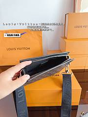 LV Gaston Wearable Wallet Grey Size 22 x 14 x 4 cm - 2
