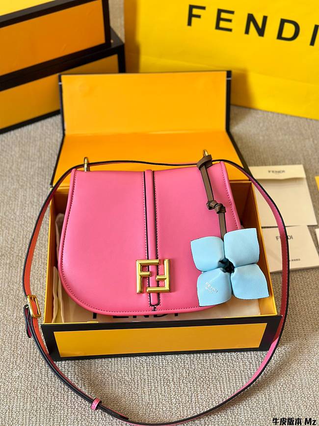 Fendi C'mon Medium Shoulder Pink Bag Size 25x20x7CM - 1