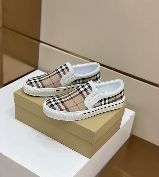 Burberry Sneaker 0599 - 1