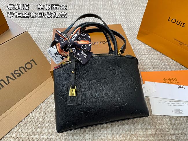 Louis Vuitton Petit Palais Monogram Black 29x18x12cm - 1