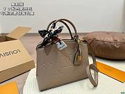 Louis Vuitton Petit Palais Monogram Beige 29x18x12cm - 1